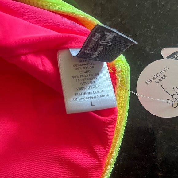 Dippin’ Daisy’s ReVibe Neon Pink Encore Velvet Bandeau Velvet Bikini Top Large - Picture 9 of 12